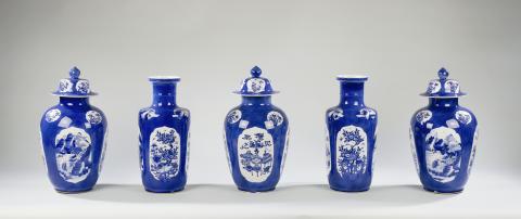 NK 3223-A-E - Five-piece garniture, consisting of three jars and two vases (photo: RMA)