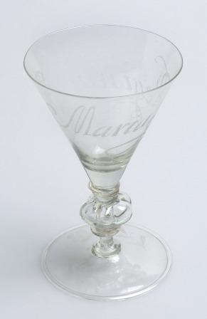 NK 464 - Glass goblet, decorated with diamond engraved portraits of Queen Mary Stuart (photo: RCE)