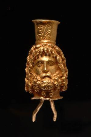 NK 865 - a gold Serapis head (photo: Rijksmuseum van Oudheden)